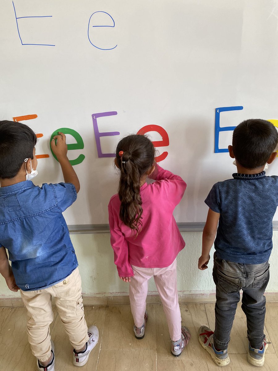 ‘E’ sesini hissediyoruz