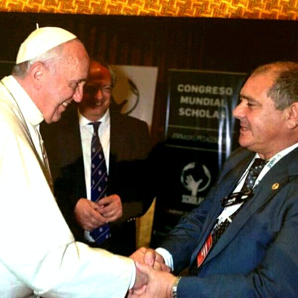 infernocivico's tweet photo. @juanigal_ -Lo unico que falta es que Marcelo Mallo se reuna con el Papa Francisco.
#HinchadasUnidas
#TripleCrimen
#TripleFuga
Dios nos libre de la #Mafia del #futbol de #Argentina, pero @Pontifex_es mucho no ayuda.
No metan a Dios en la super banda. https://t.co/kUF5z1rw1y