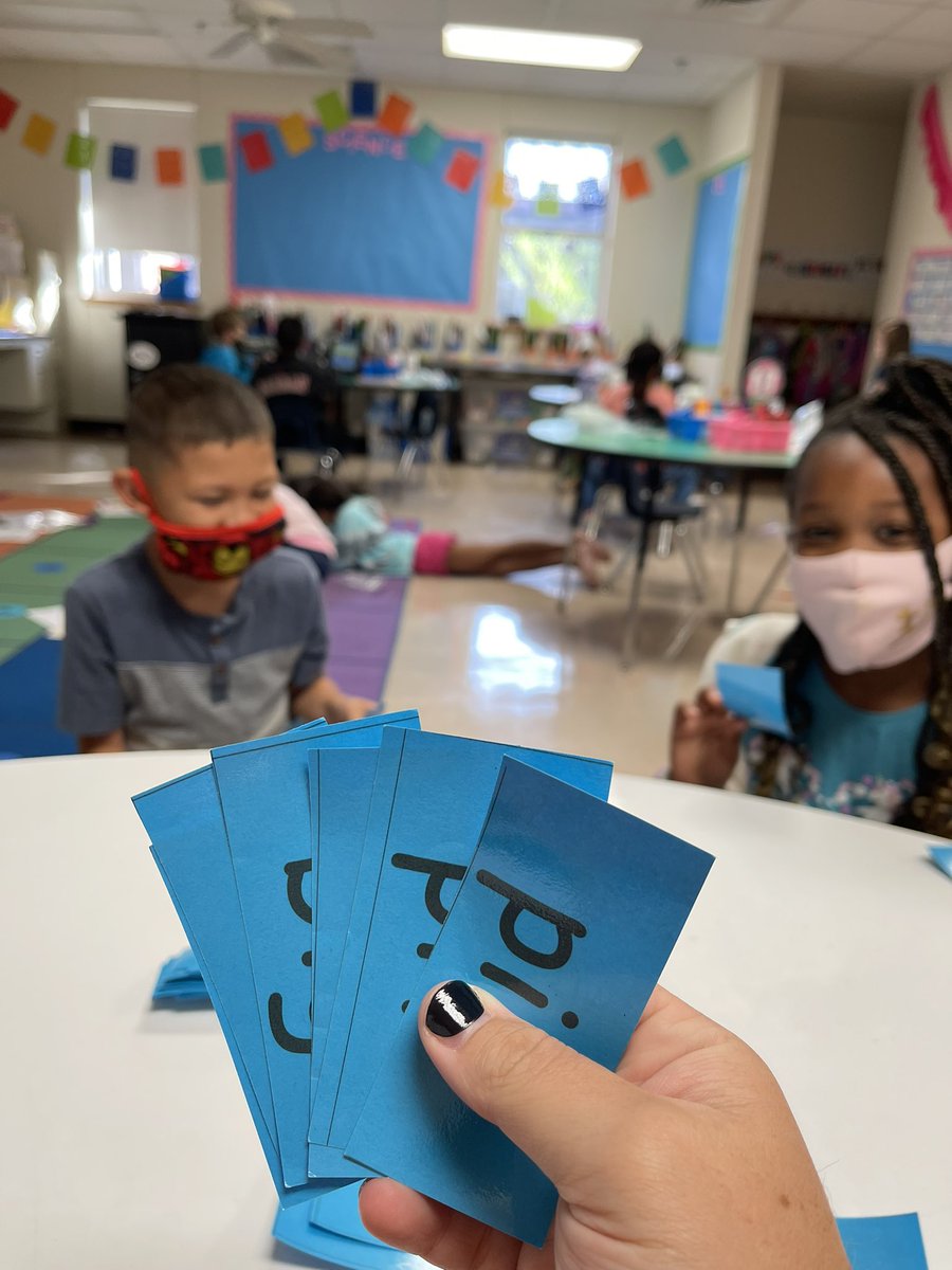 MrsJodiGilbert's tweet photo. An intense game of sight word go fish happened today with these two. You will never hear me admit that I lost. So proud of how far they have come with sight words #ilost #growingwithgilbert #LovemyLISD #BBProud #soreloser https://t.co/7Y5xhqw4aL