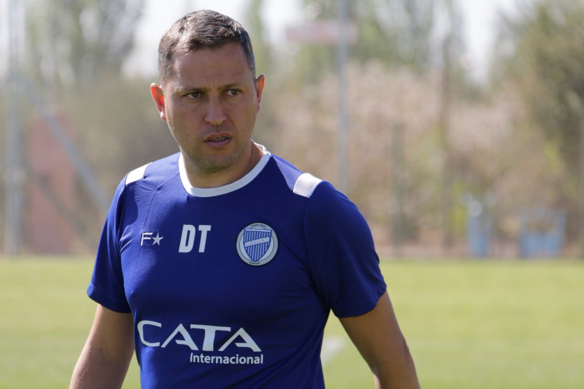 ClubGodoyCruz's tweet photo. #PrimeraDivisión ⚽

El Expreso se pone a punto para el encuentro del sábado 💪💪 

#VamosTomba 🤍💙 https://t.co/zXi5SnkGJR