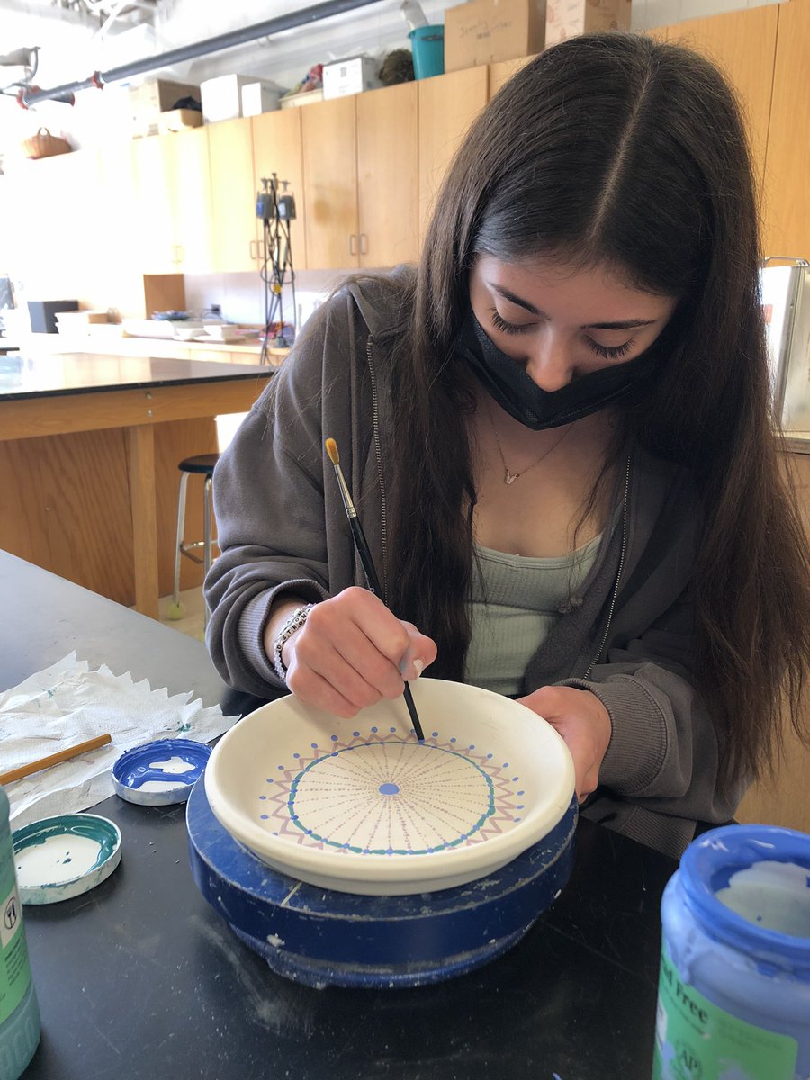 Students in ceramics are starting to glaze the pieces they made on the wheel! Watch for these amazing designs to be on display soon! 🤩 

#lfleadstheway #lakeforestillinois #lakebluffillinois #pottery #ceramics #arteducation #potterystudent #clay #3Dart #brenttwheels #amacoglazes