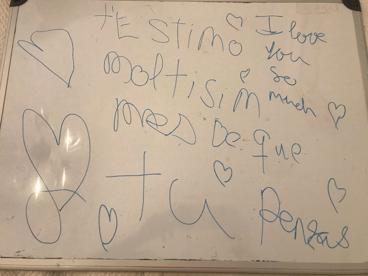 juditibarcelona's tweet photo. La meva filla m ha regalat això en agraïment 😭 he de intentar que no em vegi trista “ t’estimo més del que et penses no t oblidis mai “ 💔 hem toca ser 💪🏼 devant del bullying https://t.co/63qPLt3eW1