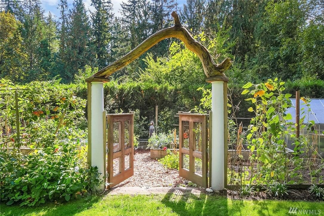 MCMGHomes's tweet photo. “As we move into fall, our homes and gardens can offer something different than they did in summer.” 
-
Photos featuring the breathtaking outdoor space at our newest listing, MLS 1842824. https://t.co/8uptH82OOK