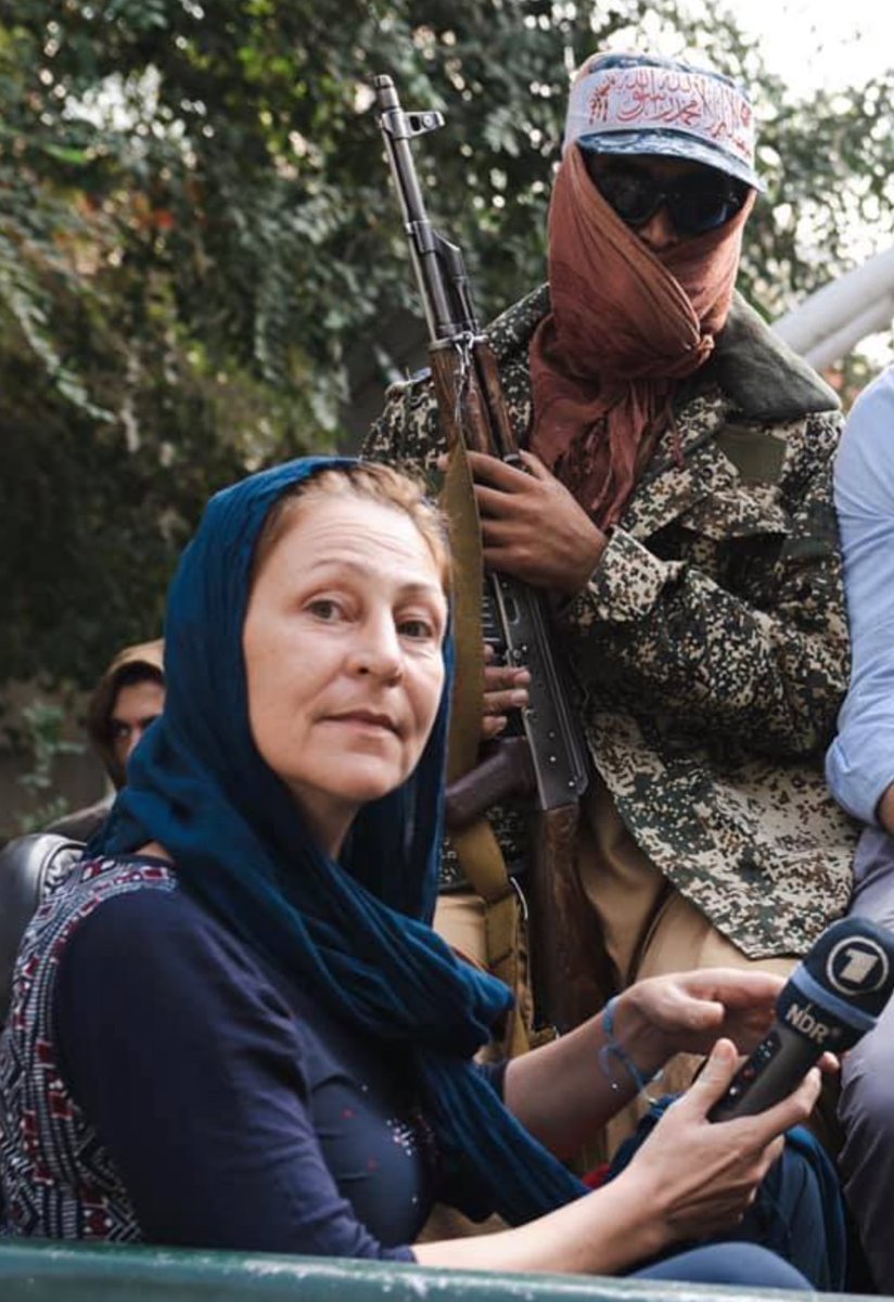 berlinflaneur's tweet photo. Silke (@silkediettrich) war gerade als Reporterin für die ARD in Afghanistan. Kurz bevor sie die Recherche-Reise angetreten hat, konnten unsere #ems13-Volontärinnen und Volontären sie über ihre Arbeit als Auslandskorri ausfragen. Es war sehr beeindruckend - auch für mich. https://t.co/H7F1KRXIqD