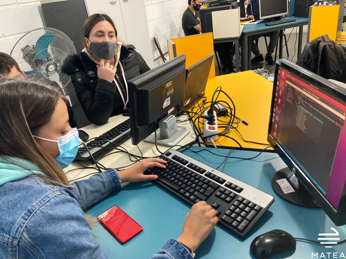MateaSocial's tweet photo. 👉Avanza el segundo Curso de #Programación del año de Matea en el que participan jóvenes de la zona de entre 17 y 25 años. 

Con mucho entusiasmo continúan aprendiendo, desarrollando y potenciando sus habilidades como futuros programadores. https://t.co/SeYTjW7TAH