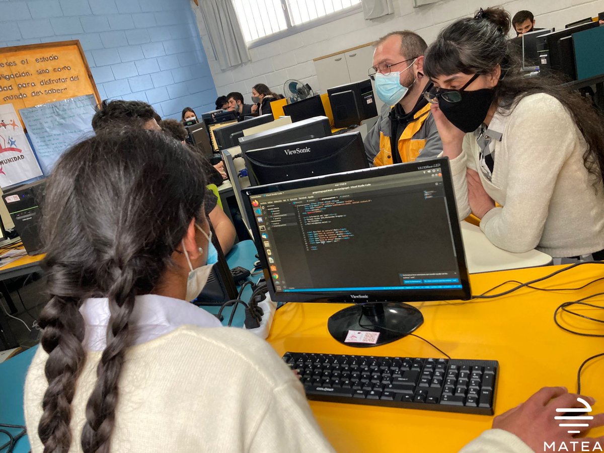 MateaSocial's tweet photo. 👉Avanza el segundo Curso de #Programación del año de Matea en el que participan jóvenes de la zona de entre 17 y 25 años. 

Con mucho entusiasmo continúan aprendiendo, desarrollando y potenciando sus habilidades como futuros programadores. https://t.co/SeYTjW7TAH