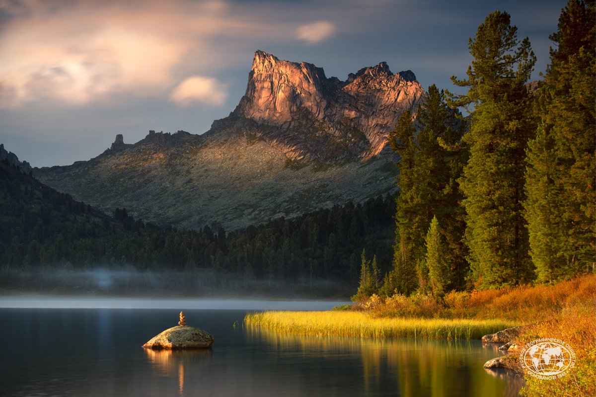 Among the many natural wonders of Russia's #Siberia is the majestic 🌄 #Ergaki Nature Park (Krasnoyarsk Region). 

🏔️ One of its top wonders is the #Zvezdnyi (Stellar) Peak overlooking the lake of the same name 📸 D.Antipov

Make your dreams come true 🔜 #VisitRussia