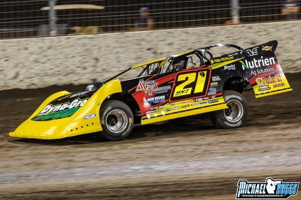 tilleyracing's tweet photo. Billy Moyer Jr. @21BMJ of Batesville, Arkansas will be in the house this Friday at Ponderosa Speedway for the Fall Classic paying $5,000 to win and Saturday at 411 Motor Speedway for the $5,000 to win TN State Championship race! 📸 Michael Boggs Photography https://t.co/WCQIdkYxlp