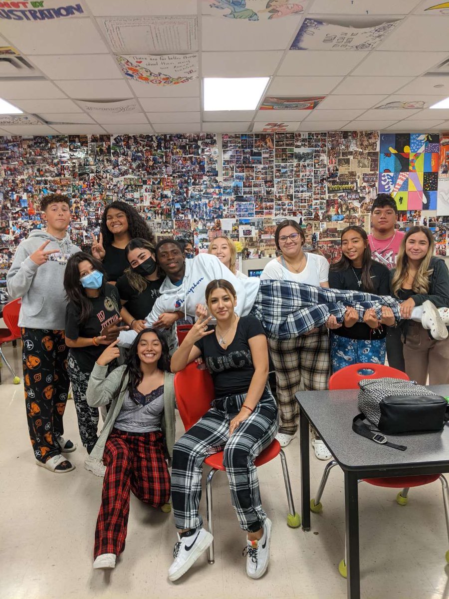 gaby_rojas69's tweet photo. <3 yall #BOB21 #VWHS @VictoriaISD https://t.co/vKuypg6o1u