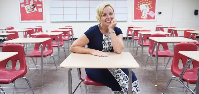 thomascmurray's tweet photo. How a principal balanced teaching a class while leading through a pandemic with @JessicaCabeen & @K12DiveRoger - https://t.co/wCNSofK9Nu #FutureReady https://t.co/mQlc1XtJov