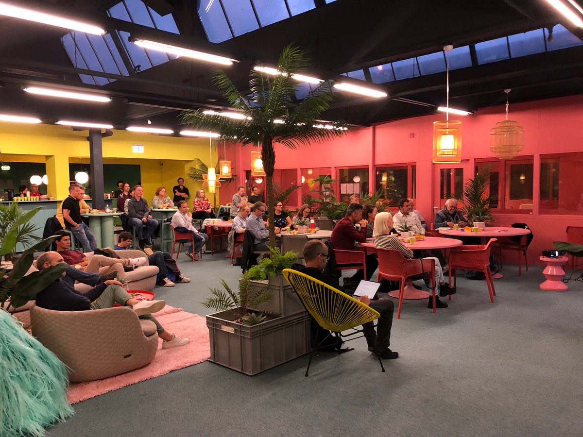 RianRietveld's tweet photo. Volle bak bij de WordPress meetup in Utrecht.
@mdubbelm vertelt over Full Site Editing met Gutenberg #WPM030 https://t.co/QTVNFFYwij