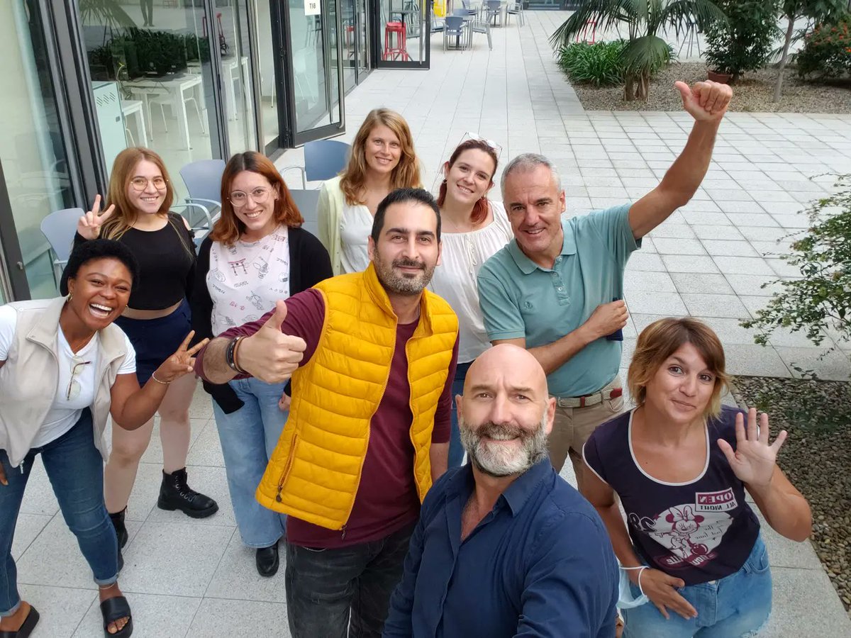mandomando's tweet photo. ¡¡¡Ha vuelto la #FotoDeFamilia!!!!
Después de varios meses, recuperamos la tradición 😍

Foto conseguida, sesiones de Planificación de socialmedia marketing cursadas. Volviendo a una nueva normalidad 😉

#socialads #FacebookAds #smmplan #marketing #management https://t.co/94bx7hC1UW