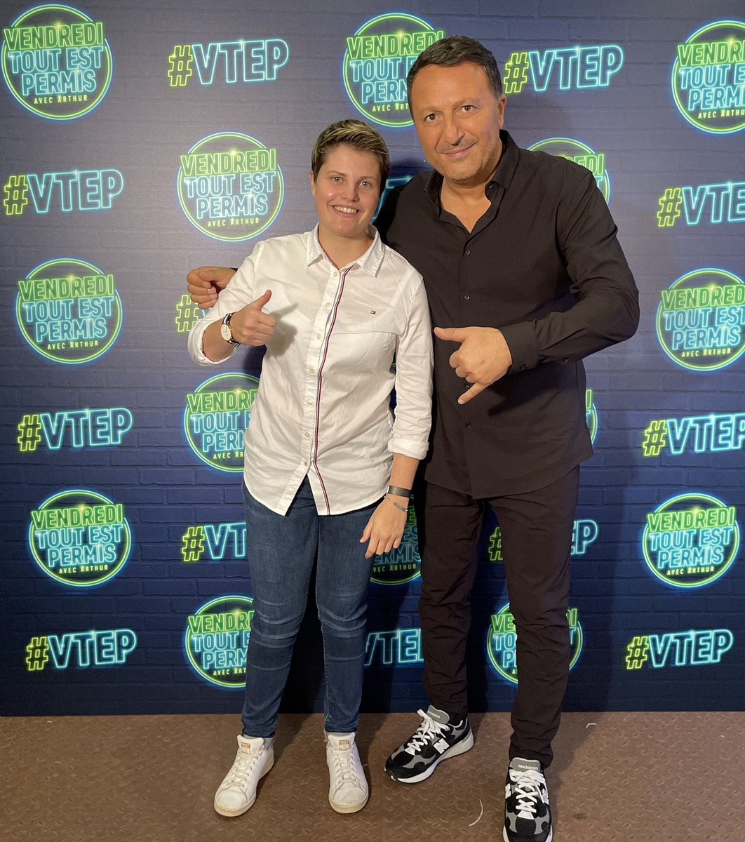 lea_beg1's tweet photo. L’une des plus belles aventures ! 🥺😍
•
Être fan depuis l’âge de 15 ans et enfin 6 ans après rencontrer son idole. 🤩 C’était incroyable ! 🙏🏻

#arthur #idole #viveleroi #dreamcometrue https://t.co/wbS6pmTErE