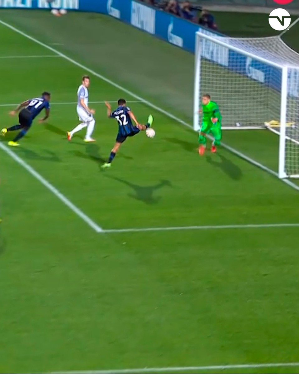 TNTSportsBR's tweet photo. Marque seu amigo que perderia esse gol... 😱😱😱 Assim não, Pessina! 

Assista a esse jogão AGORA na @TNTbr e na @HBOMaxBR (https://t.co/FAsF3HorbJ)! #CasaDaChampions #HBOMa https://t.co/OIrcviKYJo