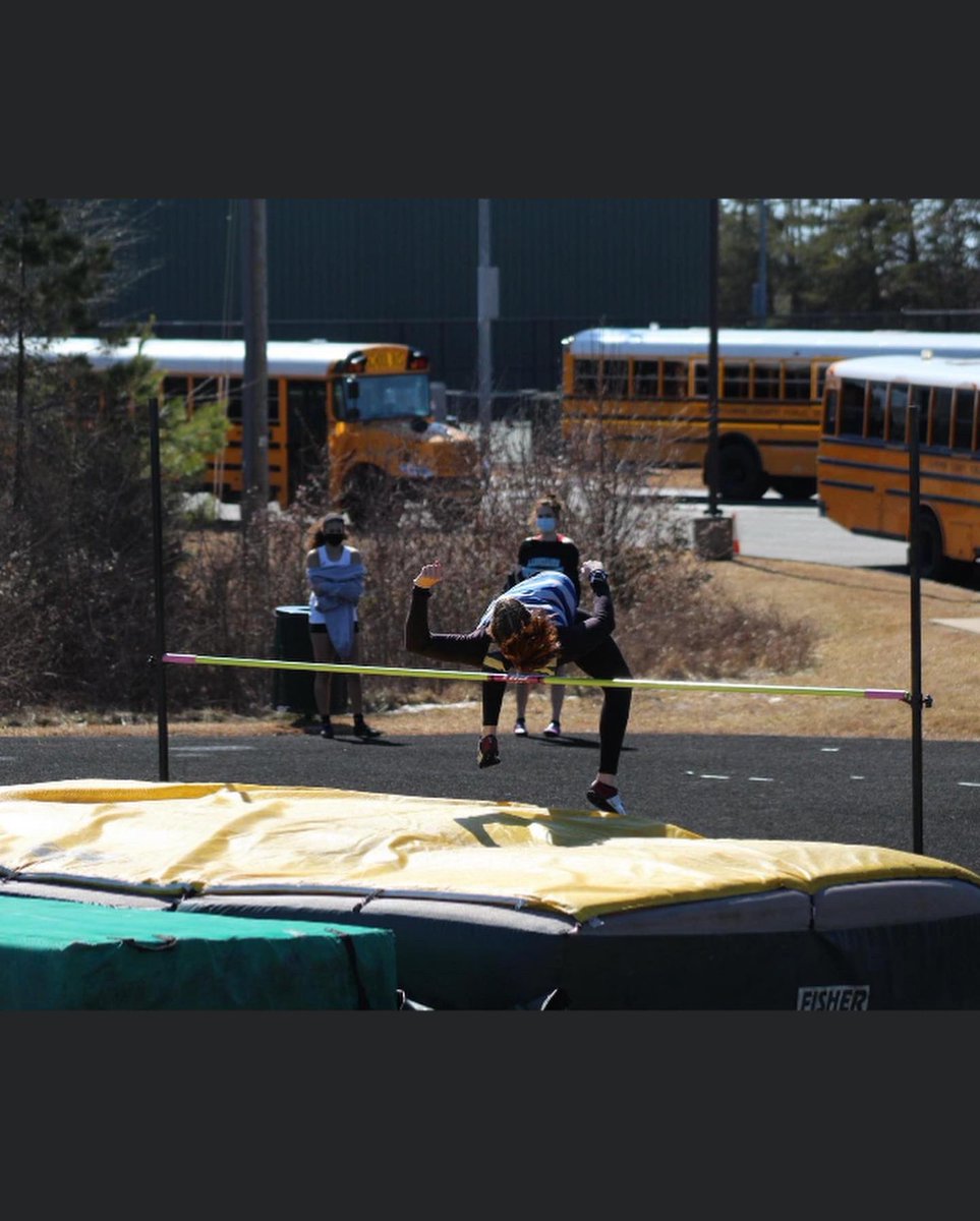 211Miller's tweet photo. Happy to announce that I have decided to continue my academics and run D2 track and field at Slippery Rock University! Thank you to all my friends, family, and coaches. #sru2026 #sru https://t.co/W8gf3Z79Oi