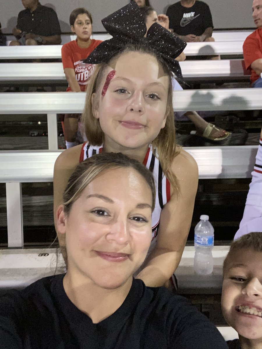 BrandyUmphres's tweet image. Things I do for my babies ❤️🖤❤️🖤 @VictoriaISD  #BOB21 #VWHS
