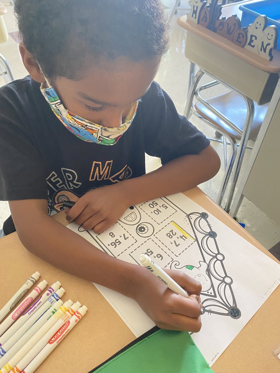 mrshawkins18's tweet photo. Fall views while working on our haunted fact family houses. 🎃👻 #3rdgrade https://t.co/A8WRrk6Xcz