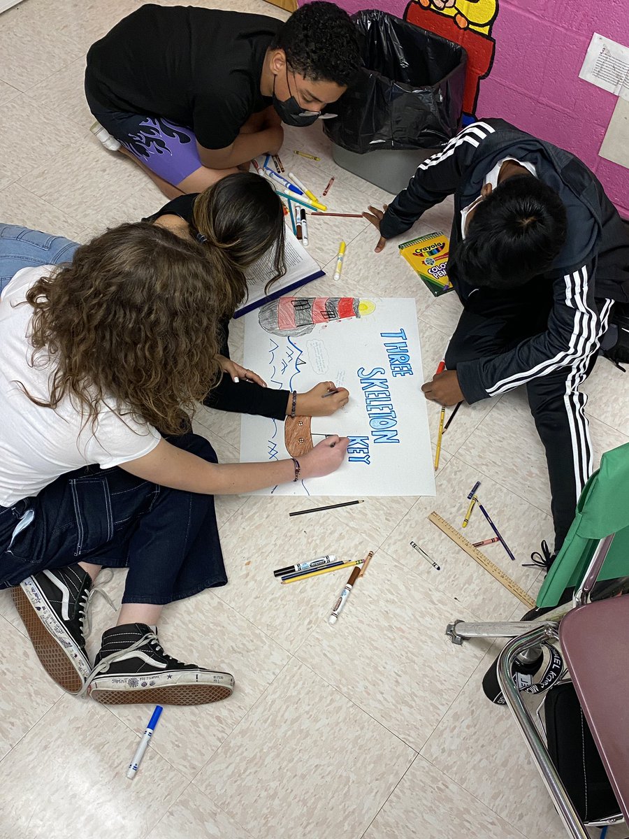 HausOfDAuria's tweet photo. One pagers allow students to discuss literature in a meaningful way. #ELA8 #threeskeletonkey https://t.co/bPzeUeCUNw