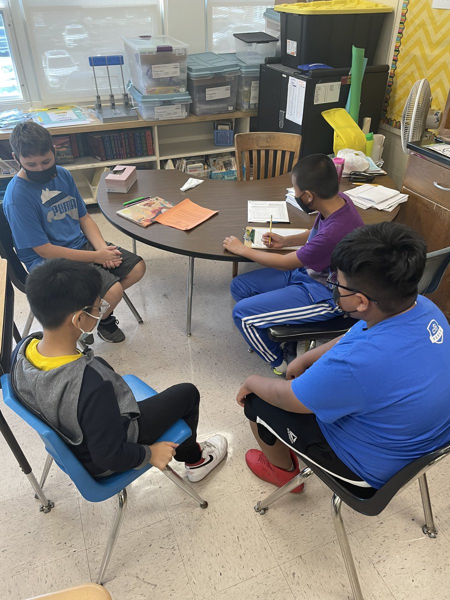 venesia_h's tweet photo. Students generate ideas for a powerful Reader’s Workshop! Let them lead the way! #studentagency @WHGWashington https://t.co/gApBOmF0Y3