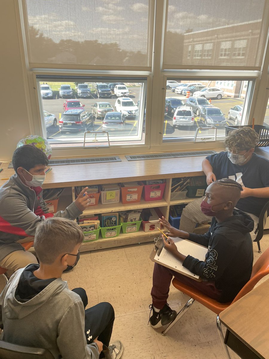 Students generate ideas for a powerful Reader’s Workshop! Let them lead the way! #studentagency <a href="/WHGWashington/">WHGW</a>