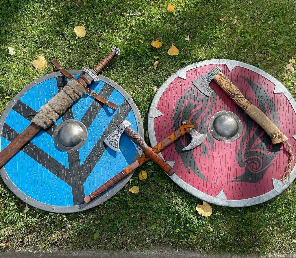 SilverLiningCos's tweet photo. Crafting corner: How it’s made written below!
Not sponsored at all, we just want to shout out to amazing suppliers and products we love, and help other cosplayers find good resources. Skaal!
❤️🖤💙
#vikings #vikingscosplay #vikingshield #shieldwall #… https://t.co/unVTIDnyaK https://t.co/RXPbaFmuw5