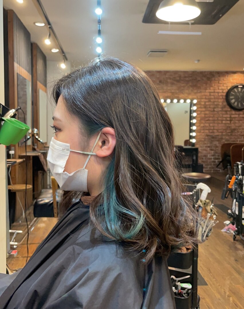 spring_piyo114's tweet image. 1週間前成人式の写真撮り終えたその日に人生初髪の毛に色入れた緑だいすき💚

さりげない感じだが投稿とかで気づいてた人いるのでしょうか！

明日は楽しみなことがあるのに深夜に起きているうおぉ寝るぞぉおやすみ

#役者
#premiermodels 
#プレミアモデルズ
#中野店
#インナーカラー
#初体験
#緑
#💚