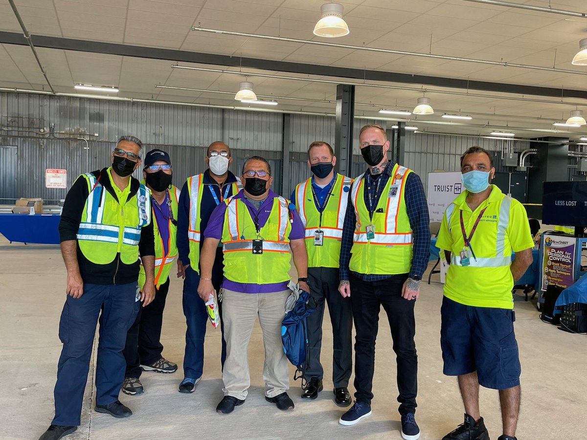 Thanks to our IAD Safety Advocate team for their tireless work to keep us safe every day! Great Safety Fair today. @AOSafetyUAL @JohnK_UA @weareunited @AO_Safety_IAD @EddieLGordonJr1