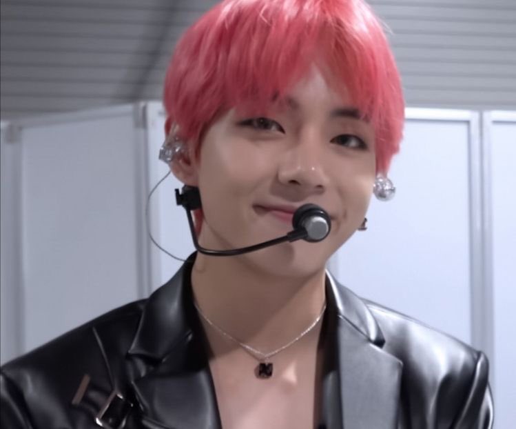 BB0KIEBEAR's tweet image. hi!! this an acc dedicated to taehyung #bts and felix #straykids &amp;lt;3 i’ll be uploading photos, videos and ofc talking about them too 🐻🐣