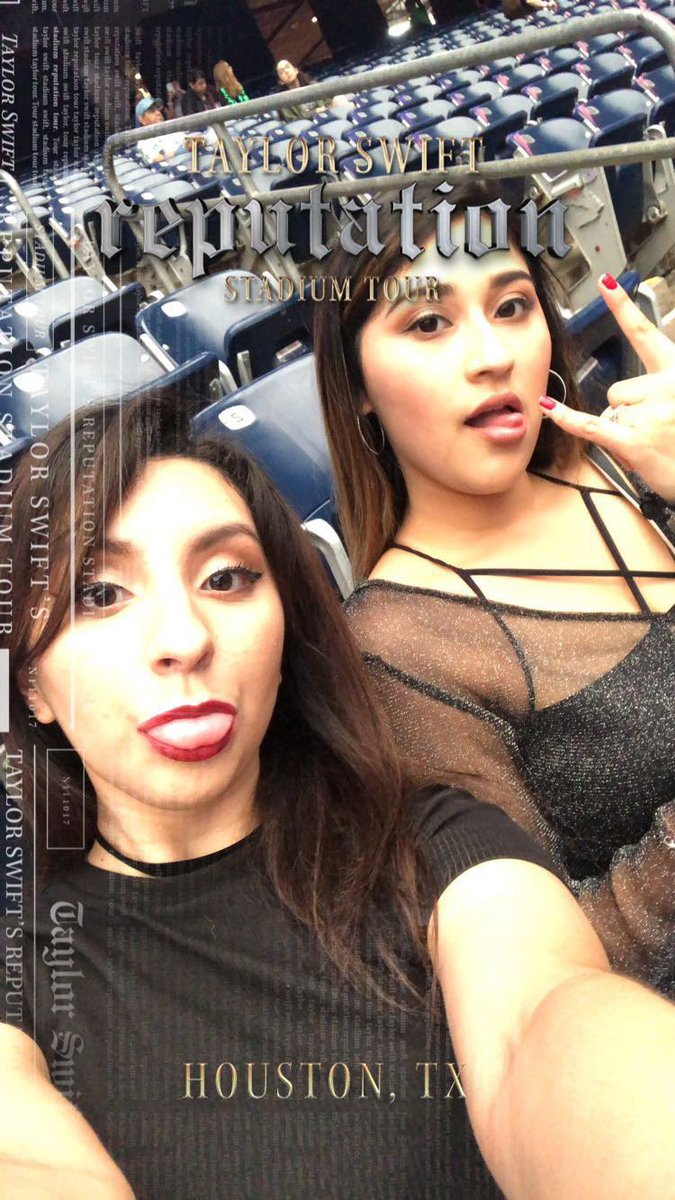 heyitscinds's tweet photo. 3 years ago, I lost my voice at #reptourHouston ❤️ https://t.co/DBU8SiZ3nG