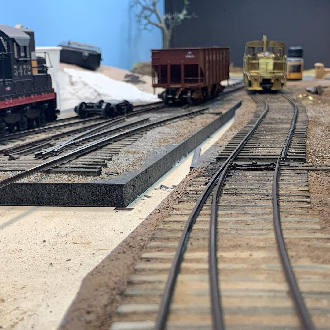 ModelSpaceUSA's tweet photo. Everybody stop and have a good, long look at this work from shortlinemodelers! Head to their Instagram page to see some truly incredible diorama work in progress! https://t.co/zOWUUFfoD9