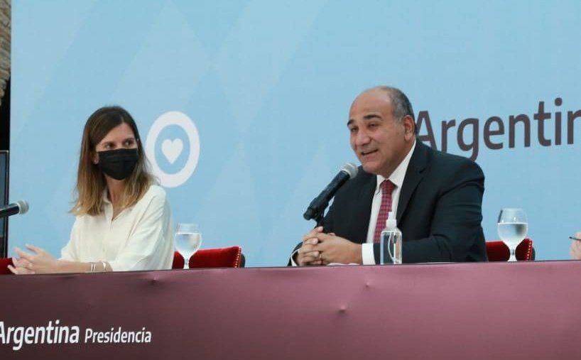 SalvatierraKike's tweet photo. Un acto de Justicia Social.

La compañera @FerRaverta y el compañero @JuanManzurOK anunciaron la implementación de la #JubilaciónAnticipada.

Está destinada a hombres de 60 a 64 y mujeres de 55 a 59 años, que tengan 30 años de aportes y estén desocupados al 30 de junio de 2021. https://t.co/iCN1tSB54H