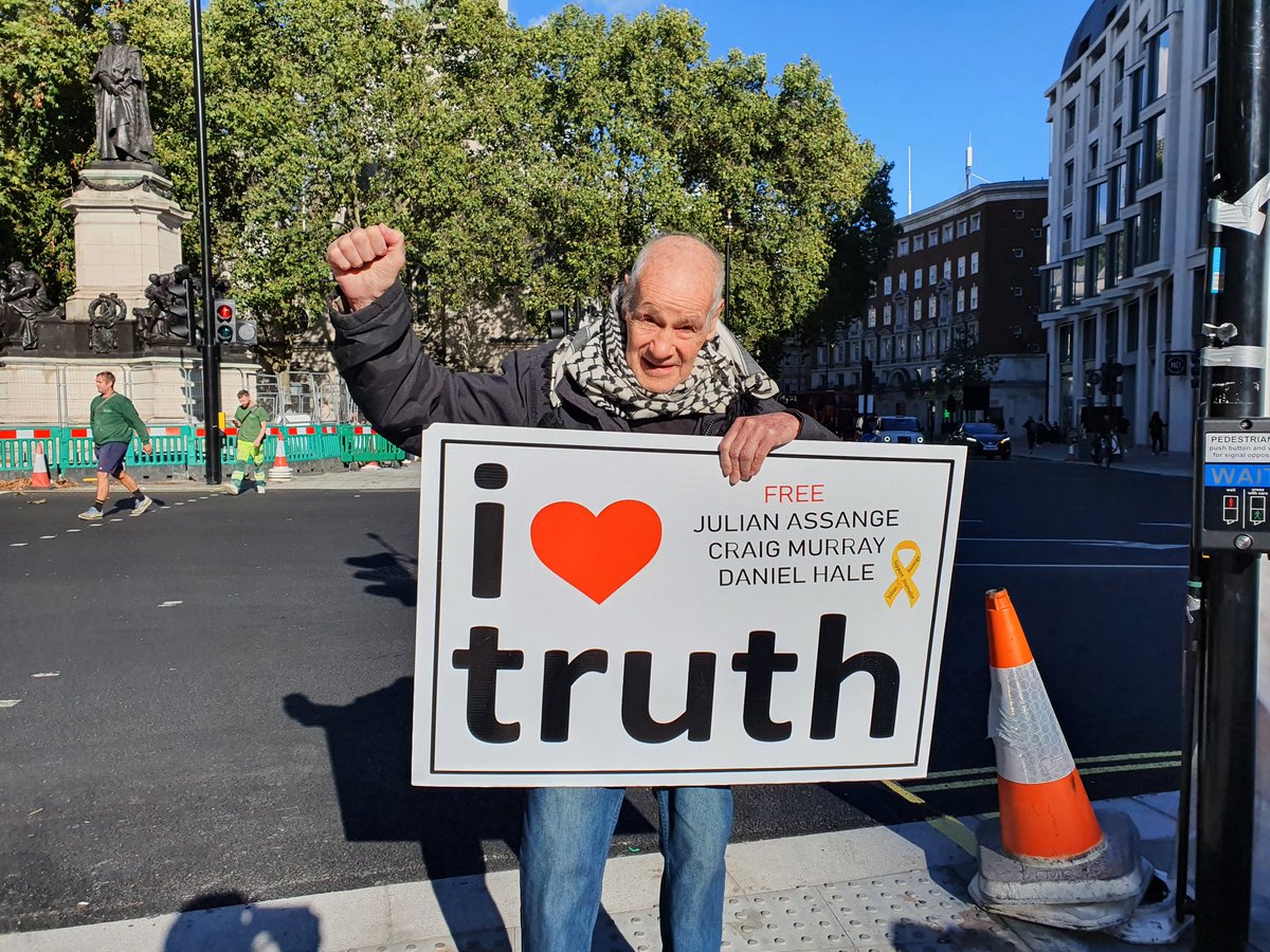 letmelooktv's tweet image. I♥️Truth @ericteamassange #FreeJulianAssange