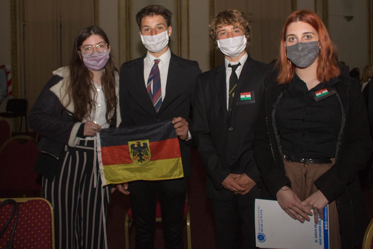 MLopezArmengol's tweet photo. Participamos junto a docentes y alumnos de escuelas de la región de la ceremonia inaugural de @ModeloONULP. Excelente juego de roles que promueve la participación y el compromiso de los jóvenes en los principales debates de la agenda internacional https://t.co/yFmir4ODCm