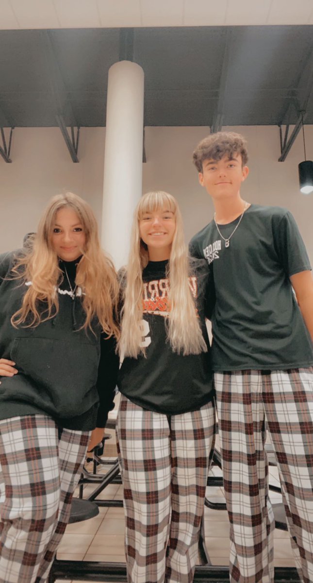 Jessiecat2040's tweet photo. Pajama day! Spirit week day 3!!❤️🖤🤍#bob21vwhs #VWHS @VictoriaISD https://t.co/N2sfwpYjGT