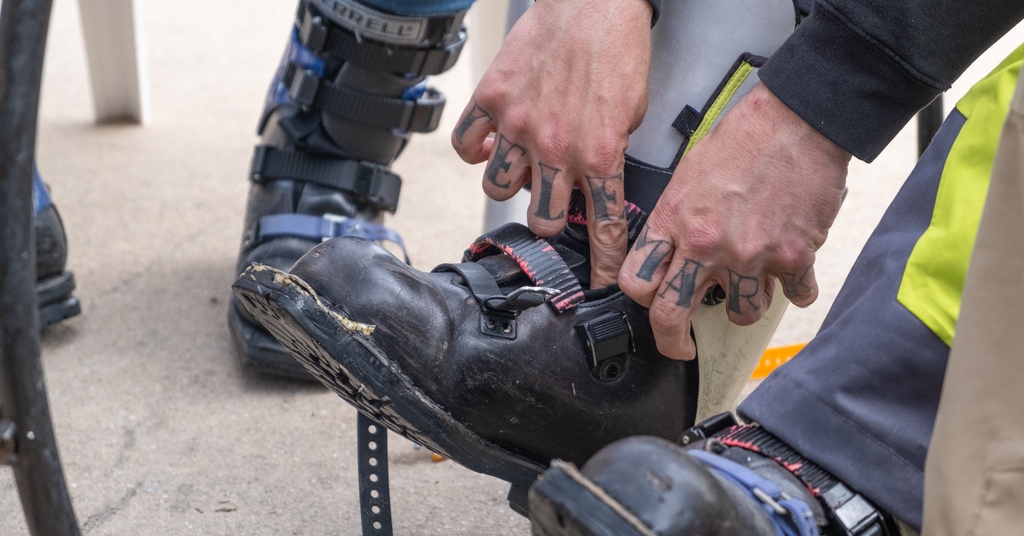 It’s about time to kick up those heels and drop some knees friends! 

Who else is ready 🙋🏻‍♂️🙋🏼‍♀️🙋🏻🙋🏽‍♂️
—
📍Alta, UT / <a href="/joshnomadsen/">Josh Madsen</a> 
photo:
<a href="/nyimaming/">nyima ming</a> 
#SpreadTelemark #FreeHeelLife #Ski #Utah #SkiUtah #Alta #ProtectorsOfTheTurn