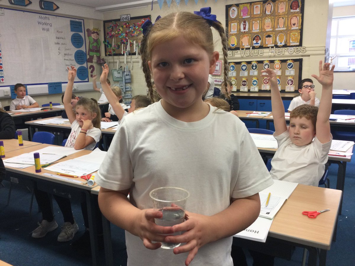 LSTClass07's tweet photo. A great Science investigation today looking at the properties of: sedimentary, metamorphic and igneous rocks! #STPSScience https://t.co/yyRfkmfxeK