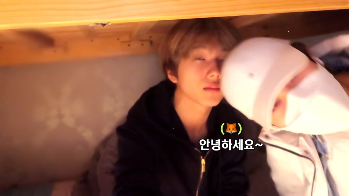 orangepeachie's tweet photo. If he voice-live usually he leans like that. After that, renjun joined in to say hello

#NCT_24hr_RELAYCAM #JISUNG
#RELAYCAM #24hr_RELAYCAM 
#NCT #NCT127 #NCTDREAM #WayV https://t.co/nffBVxd8Bo