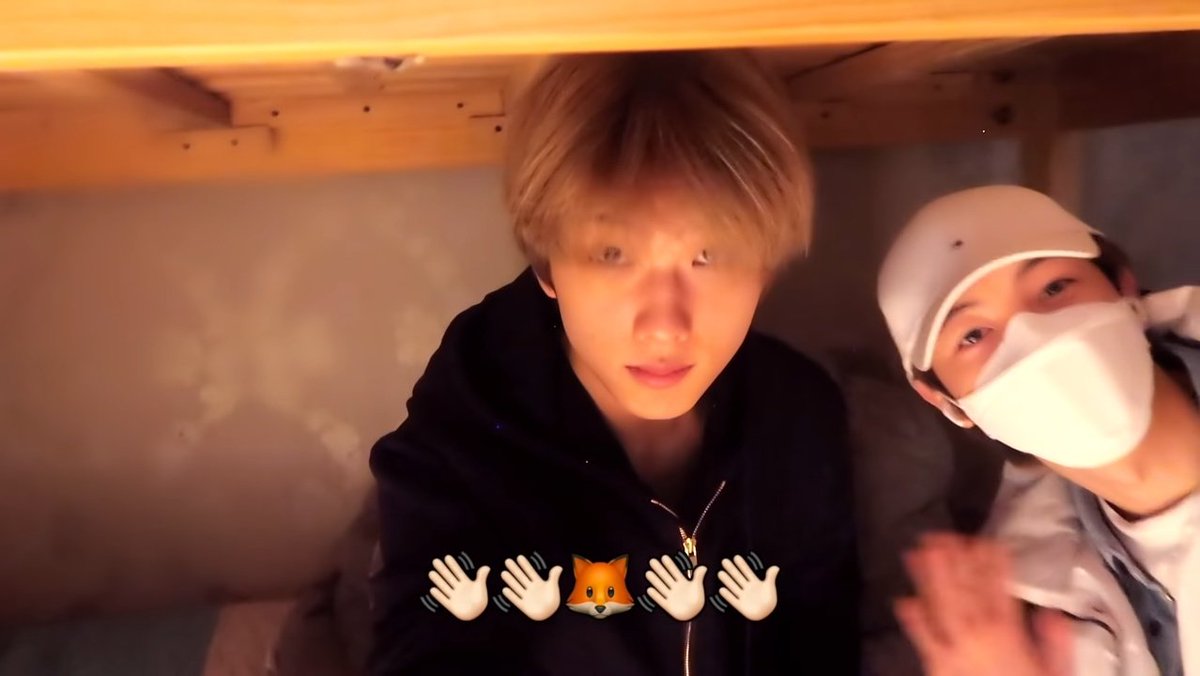 orangepeachie's tweet photo. If he voice-live usually he leans like that. After that, renjun joined in to say hello

#NCT_24hr_RELAYCAM #JISUNG
#RELAYCAM #24hr_RELAYCAM 
#NCT #NCT127 #NCTDREAM #WayV https://t.co/nffBVxd8Bo