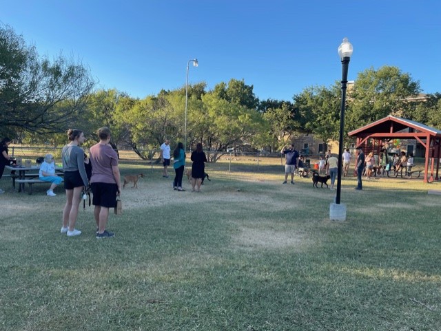 MontereyOaks's tweet photo. Thank you all for joining us for Yappy Hour at The Park at Monterey Oaks!
We had blast and it was great seeing all our pet residents and their parents!
#LoveWhereYouLive #WeLoveOurPetResidents
#FurryFriends #AustinPets #YappyHour
#Community #ApartmentLiving https://t.co/giQH5u49MM