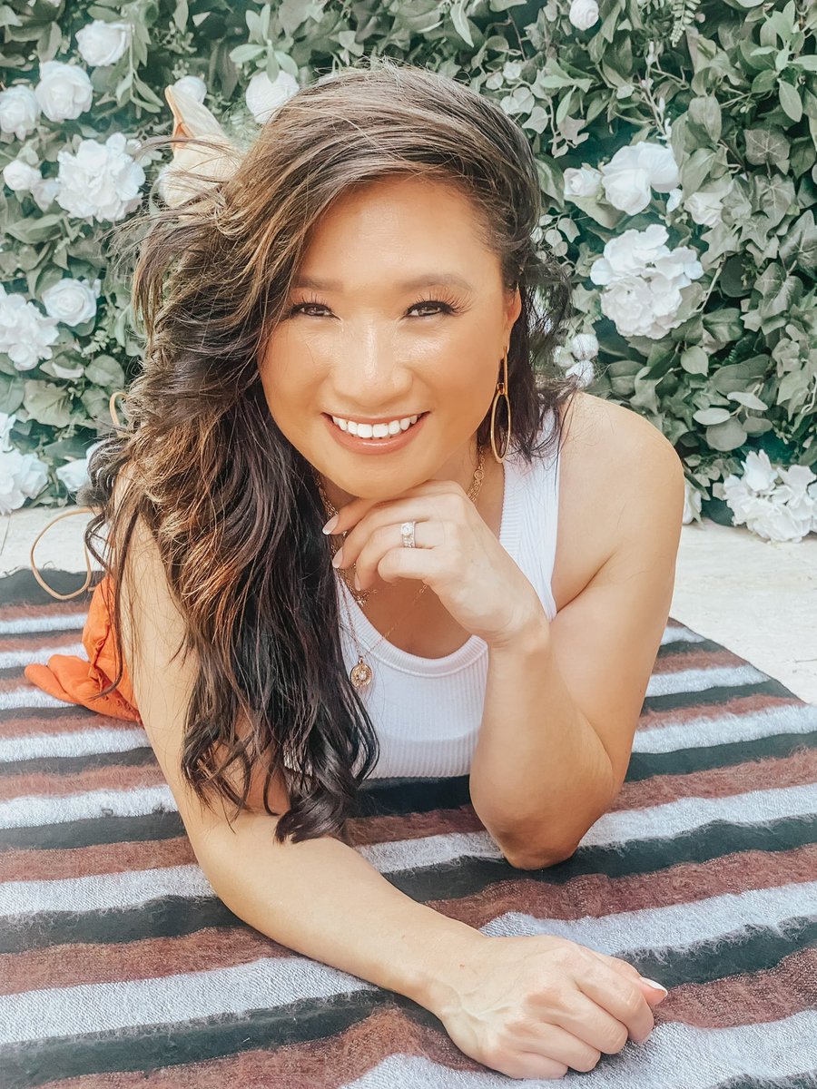 LauraPucker's tweet photo. Stong people don’t put others down, they lift them up.
#influencermarketing #microinfluencers #freshcontent #growyourbusiness #topbrands #flmodel #flinfluencer #usainfluencer
#tumblrgirl #beauty_withme #BeautyDiaries #lovetheskinyourein #pageantlifestyle https://t.co/5SRSdTGeAW