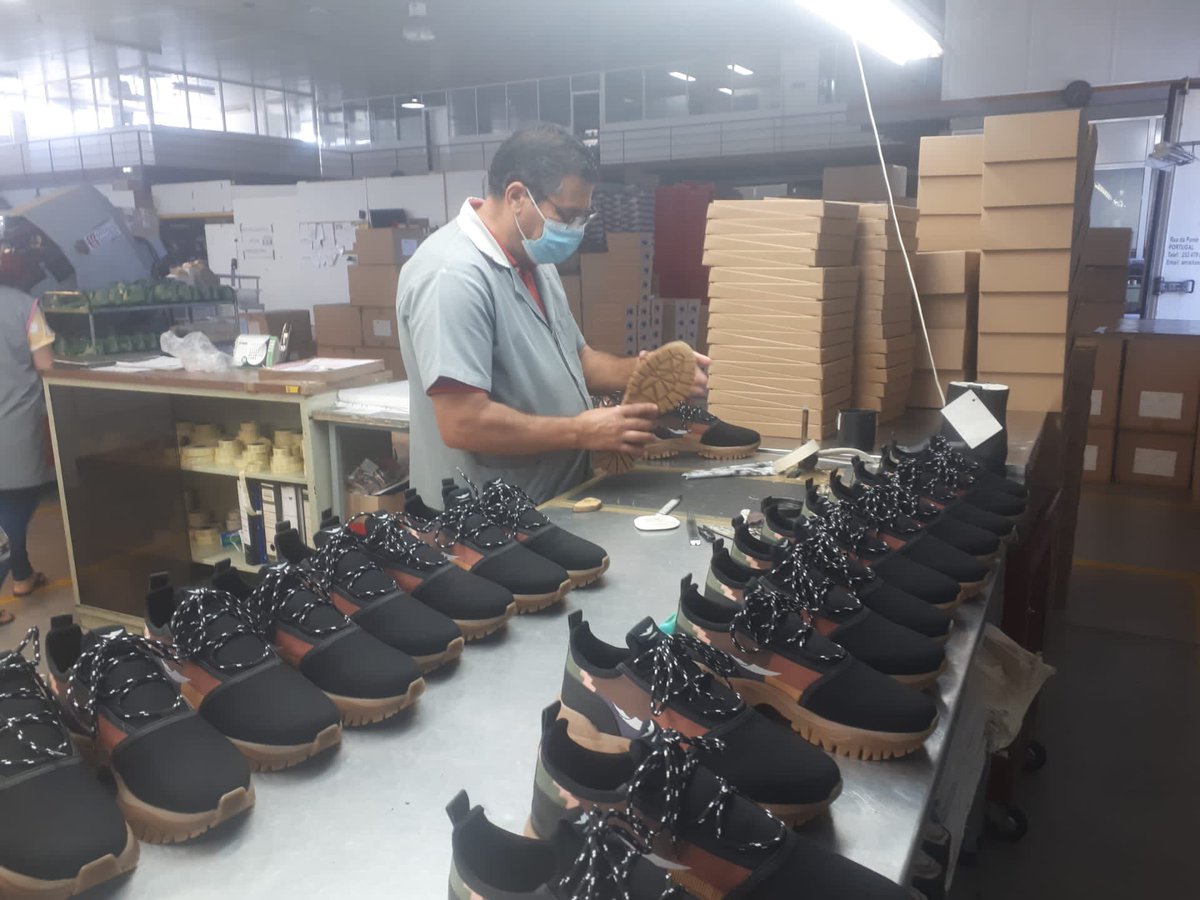 sindicatomanter's tweet photo. ¡Hemos vuelto a hacerlo! La tercera producción de #AndeDem ya está en camino. 

No olvidéis que podéis conseguir vuestras Ande Dem en nuestras tiendas online y física: 

👉🏿 https://t.co/Ev4GK5fDXe
👉🏿 Cr/d’en Roig, 13. 08001 Barcelona https://t.co/vvcsNtOEUB