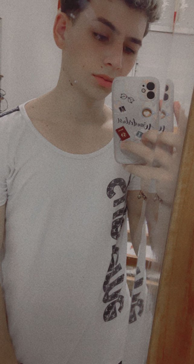 Not_kendry's tweet photo. Hola!!después de unos cuantos días sin publicar nada les aviso que sigo vivo Xd😅😎 https://t.co/JkU8rxbnIg