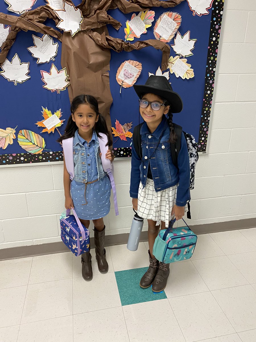 crios_ECES's tweet photo. Cowboy day for MHS HOCO week 🤠 #TeamSISD @_MHSSTUCO @MontwoodHS #RAMchella https://t.co/7xYM6gQnzY