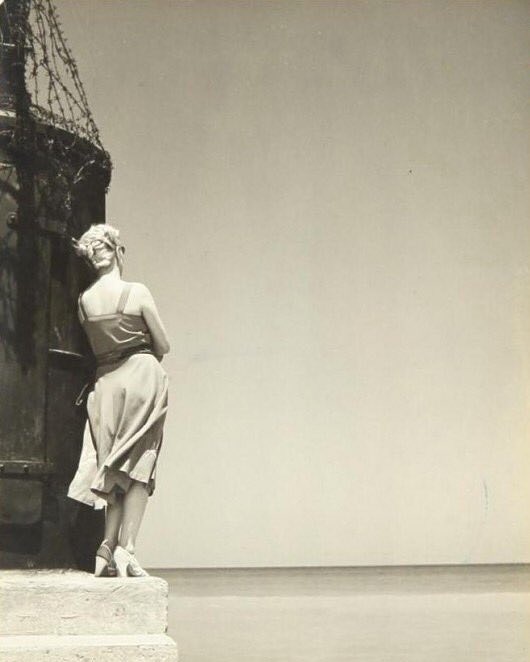 "Amor y deseo son dos cosas diferentes; que no todo lo que se ama se desea, ni todo lo que se desea se ama".
"La galatea", Miguel De Cervantes