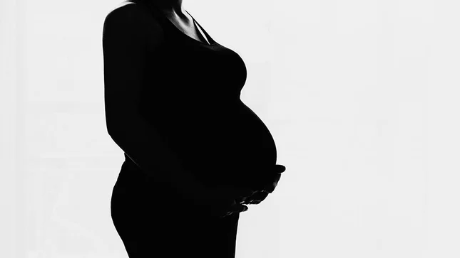 thehill's tweet photo. JUST IN: CDC issues urgent advisory "strongly" encouraging pregnant people to get COVID-19 vaccine  https://t.co/fO9JmYQV1K https://t.co/17jCsDXwJB