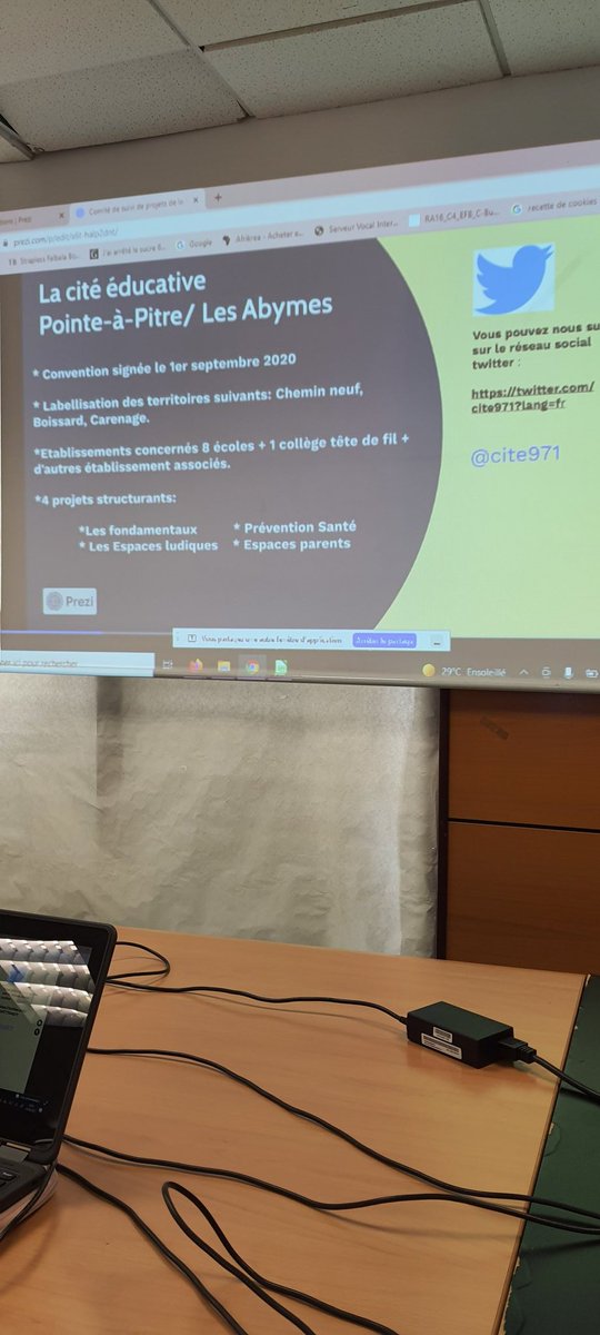 Cite971's tweet photo. Réunion de travail en hybride aujourd'hui avec les administrés de la @VilledesAbymes . Des échanges riches et constructifs pour la mise en œuvre des projets pour cette année 2021/2022. Merci à tous les participants. https://t.co/6HXaTfkvsL