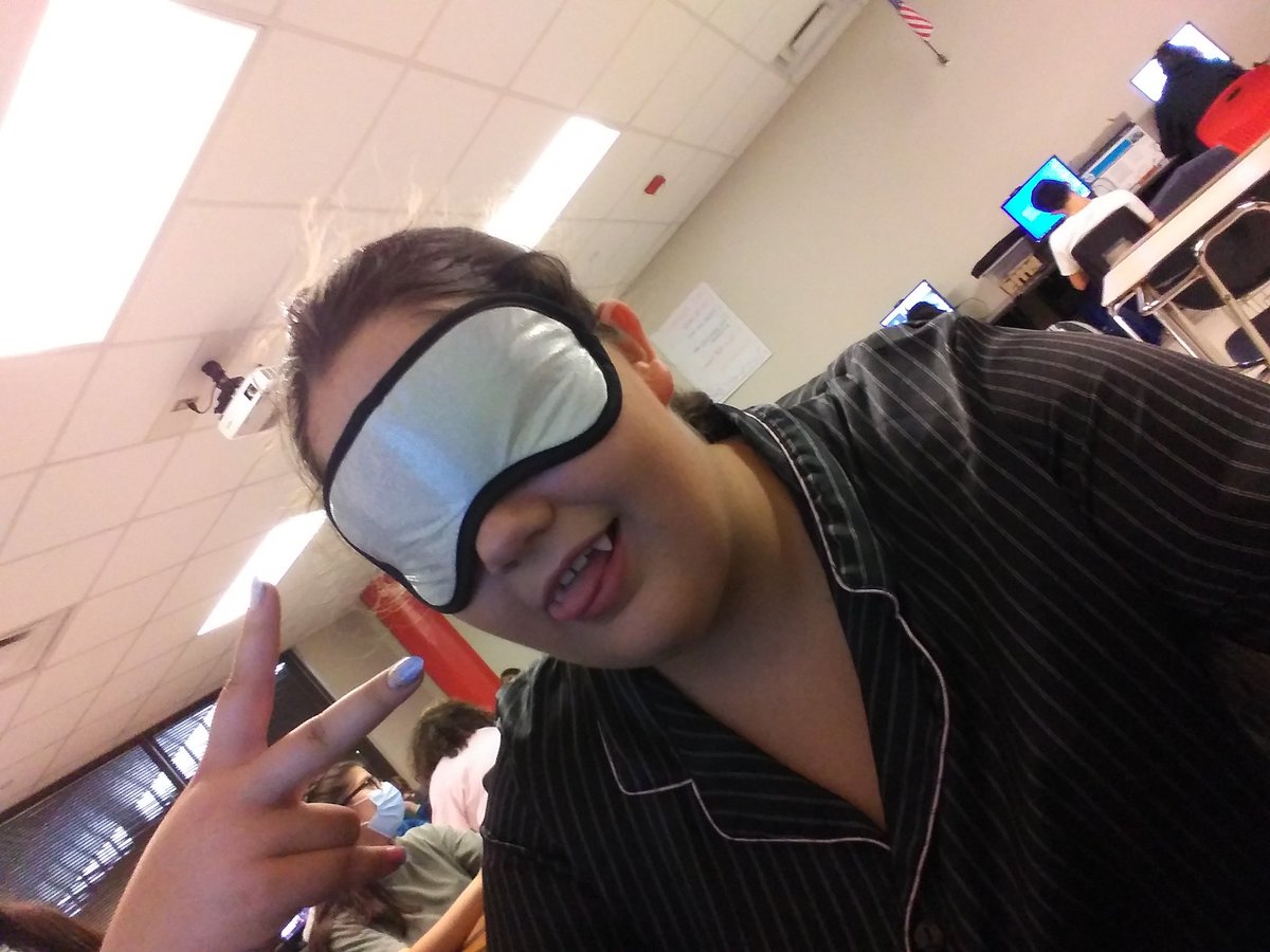 Julielovesu84's tweet photo. Fun at west #bob21 #VWHS https://t.co/tdmSa6TOTb