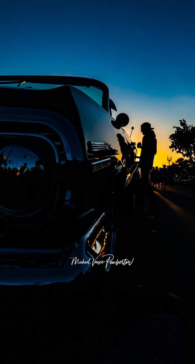 MichaelVancePem's tweet photo. Me doing work! Thanks to Caroline Panicca for taking the photo of me! Thanks to the owner of the lowrider for putting up with me while I was grooving to Usher while I creating my art! #workisgood #nft #nftart #lowrider #WritingCommunity #writers #writerslift #nftart #loveisgood https://t.co/zcuYZtC0pl