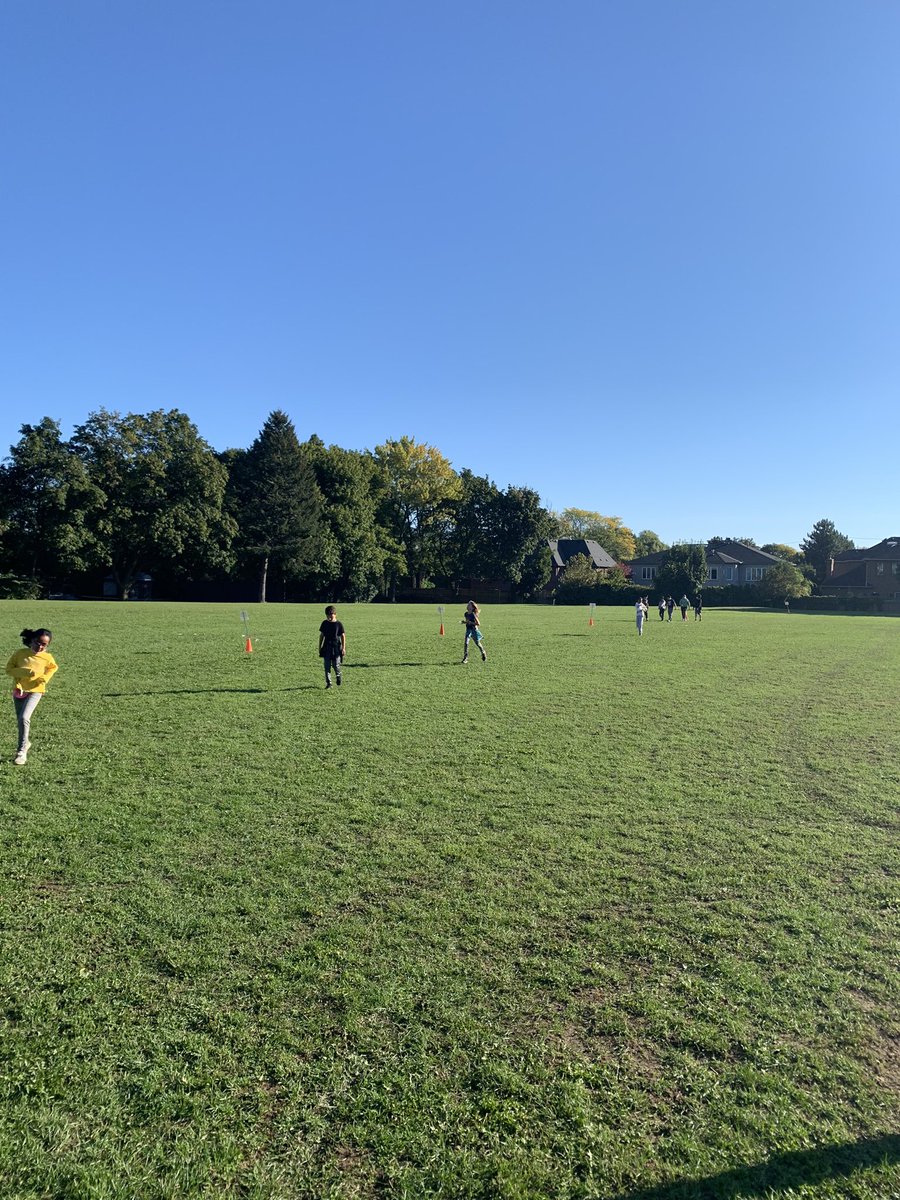 Harrisontdsb's tweet photo. @Harrisontdsb students and staff participating in our annual #TerryFoxRun one classroom at a time in our beautiful field! #keepgoing #almostthere @tdsb https://t.co/bpIogSeG5n