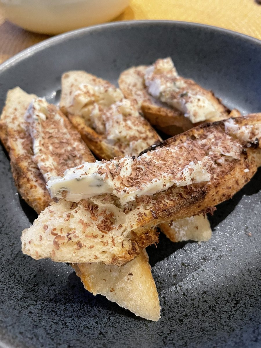 Arnaud (@arnaudlamass) on Twitter photo Un jour, un grand monsieur m’a dit « Caresse le roquefort »
Roquefort 14 mois et Gruaux de cacao râpés cc <a href="/CHEESEGOUROU/">Xavier THURET</a> Un jour, un grand monsieur m’a dit « Caresse le roquefort »
Roquefort 14 mois et Gruaux de cacao râpés cc <a href="/CHEESEGOUROU/">Xavier THURET</a>